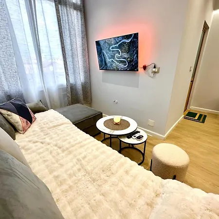 Cityscape Luxe Apartment